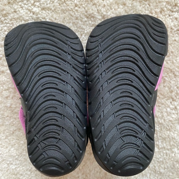 Pink Nike water shoes. Size 5 - Picture 3 of 4